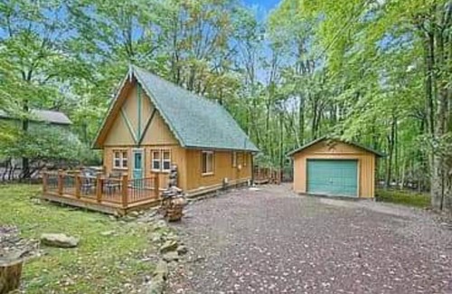 Lake Harmony Estates Cabin | Rustic Pocono Mountain Chalet