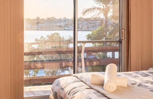 Sans Souci House | Rustic Private Room in Waterfront Beach Retreat 6 - SHAREHOUSE