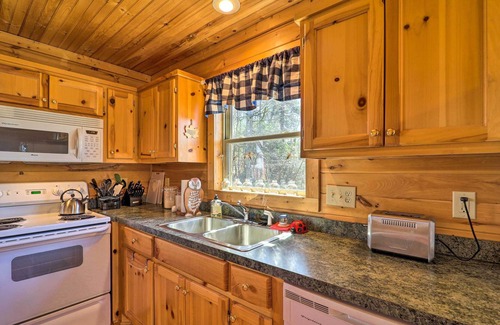 Purlear Cabin | Rustic Purlear Cabin w/ Mtn Views & Game Room