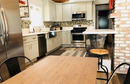 Three Rivers House | Rustic ranch house centrally located half mile from town with spa