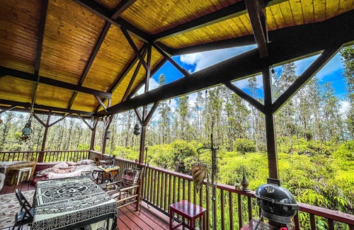 Hawaiian Acres Cottage | Rustic Relaxation Retreat Fairytale Haven near Volcano! Eco-Friendly on 2 Acres!