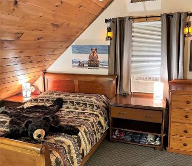 Plymouth House | Rustic Retreat 3 Min Walk From Main St Plymouth