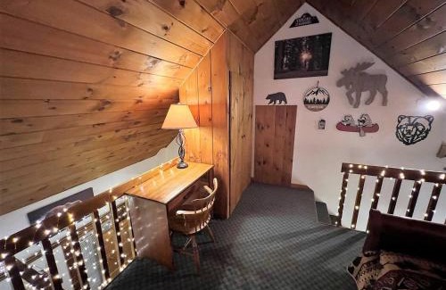 Plymouth House | Rustic Retreat 3 Min Walk From Main St Plymouth