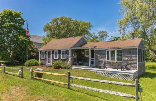 North Truro Cottage | Rustic Retreat at The Old Post Office-Walk to Truro Vineyards