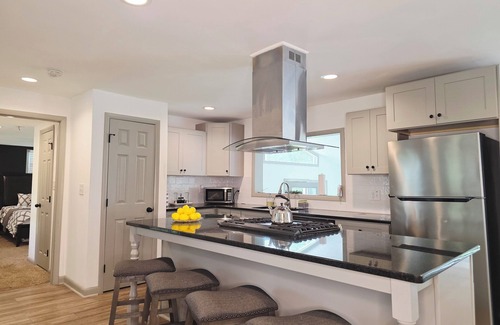 Stockbridge House | Rustic Retreat & Smokehouse Eats, 3BR Home, Event Space w/Food Truck Stockbridge