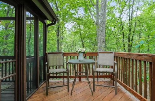 The Woods Cabin | Rustic Retreat