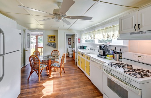 Belhaven House | Rustic River Bungalow - Steps to Downtown Belhaven