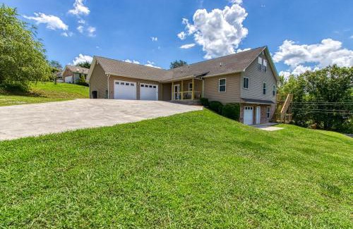 Sevierville House | Rustic River Lodge by HoneyBearCabins 7BR 6BA sleeps 21