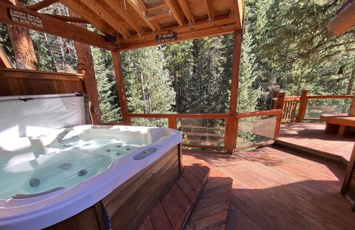 Blue River House | Rustic Riverfront Home 4 miles from Breckenridge