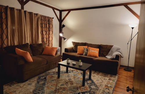 Riverwest Apartment | Rustic Riverwest 2-Bedroom Apartment. Conveniently on Locust, 1mi to UW Milw.