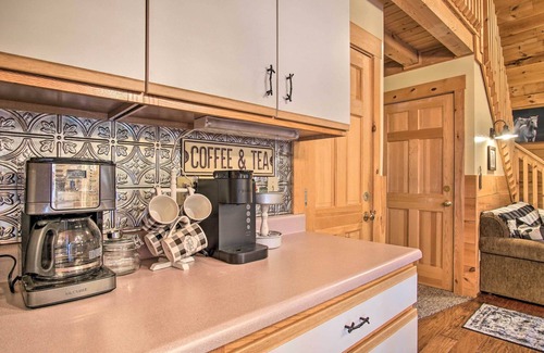 Oceana County Cottage | Rustic Rothbury Cabin w/Resort Amenity Access!