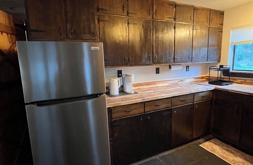 Cedarville House | Rustic Rural Getaway, Family & Pet Friendly