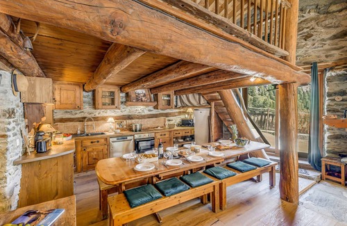 Les Brevieres Ski Chalet | Rustic Savoyard chalet for 12 in Tignes, near slopes