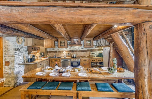 Les Brevieres Ski Chalet | Rustic Savoyard chalet for 12 in Tignes, near slopes