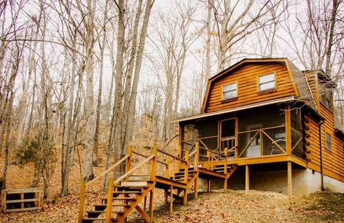 Taswell House | Rustic & Secluded Traditional Log Cabin on 86 Ac!