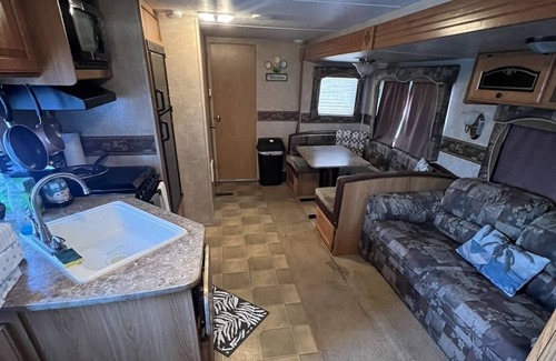 Cypress Lakes Estates House | Rustic Stay - Camper Experience