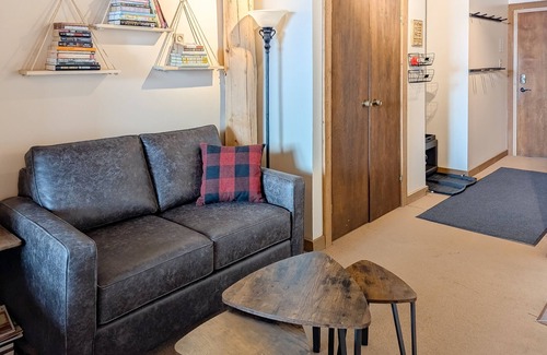 Big White Ski Resort Condo | Rustic studio near the slopes with hot tub, sauna, & efficient layout