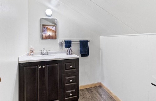 Mason County Cabin | Rustic studio cabin on Haven Lake