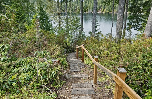 Mason County Cabin | Rustic studio cabin on Haven Lake