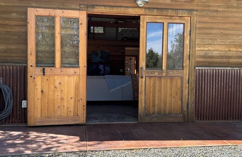 Penn Valley Apartment | Rustic Studio Getaway Pet Friendly