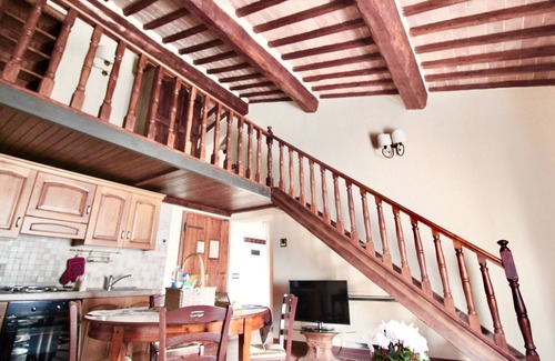 Sovicille Apartment | Rustic style house immersed in the countryside near Siena with swimming pool