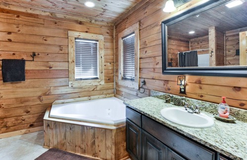 Branson Cedars Cabin | Rustic Timber Lodge | 6 Bed, 5 Bath