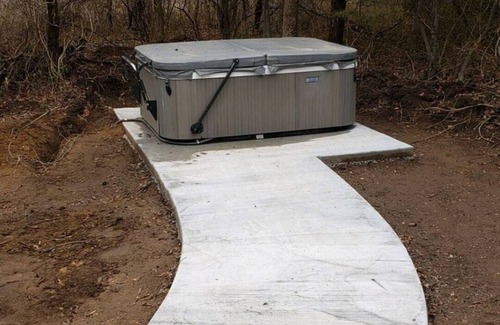 Tulsa Cabin | Rustic Tiny Cabin with private hot tub 7mins from downtown