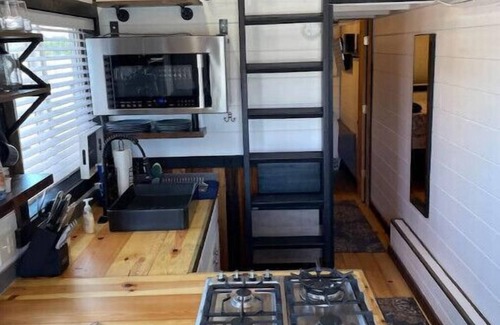 Pinetop-Lakeside House | Rustic Tiny House in Lakeside