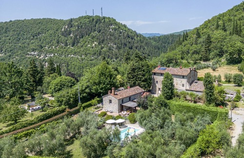 Vaiano Villa | Rustic Villa Fienile di Fabio in Tuscany