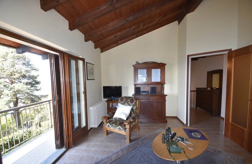 Trarego Viggiona House | Rustic Villa with Lake Views