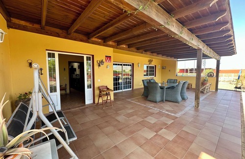 Tuineje Villa | Rustic Villa with Private Pool near Ocean, Hiking & Cycling Trails – Sleeps 9