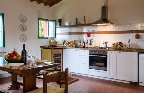 Ghizzano House | Rustic villa with swimming pool on the Tuscan hills