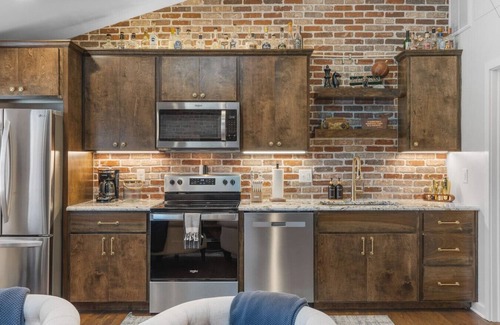 Cahal Street Group Condo | Rustic + Western - Walk to Bars, Coffee & Restaurants