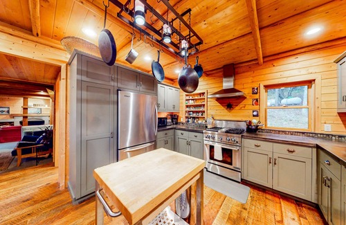 Sagle House | Rustic woodland home with hot tub, patios & fireplaces - near lake access