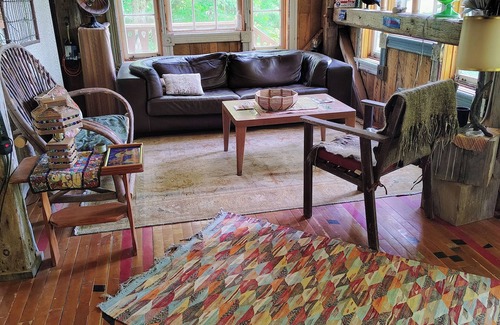 Marshall Cabin | Rustic yet stylish Loft Cabin w/hot tub & outdoor shower. No Cleaning Fee.