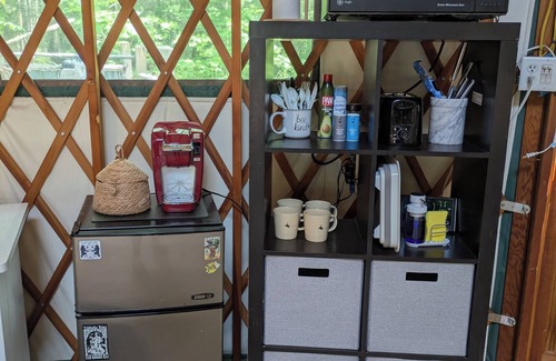 Kennebunk Cottage | Rustic Yurt with Modern Amenities Close to Beaches