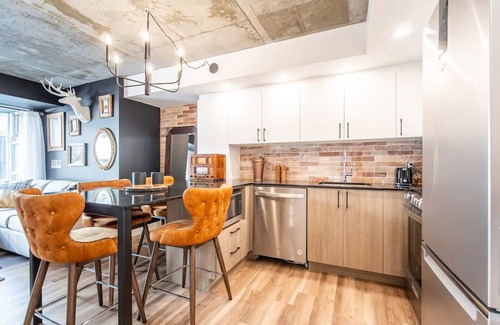 Vieux-Quebec-Cap-Blanc-colline Parlementaire Condo | Rustique, NEW in Quebec city - 2 rooms + 2 bathroom (pool on roof during summer)