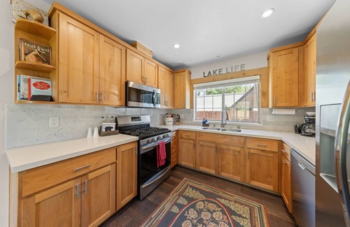 Tahoe City House | Rustling Grove - Pet-Friendly, Walking to Lake & Downtown - Private Hot Tub