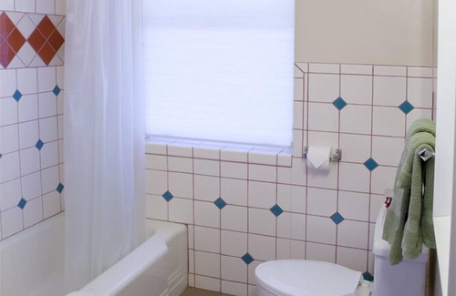 St. Helena Bed & Breakfast | RustRidge Bed and Breakfast - Oaks + Vine Room
