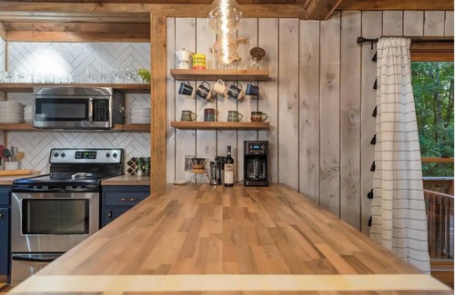 Blue Ridge Cabin | Rusty Creek Cabin | Hot Tub | Peaceful Retreat