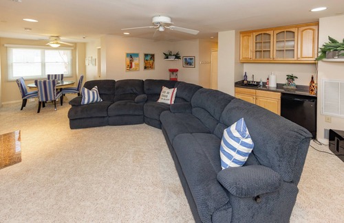 Sandbridge House | Rusty Dolphin is a well-maintained 2 level home with pool and hot tub.