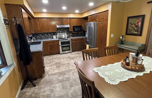 Grand Island Cabin | Rusty Flatts-Countryside Retreat Just Outside Grand Island – Sleeps 8