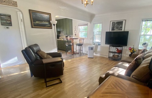 Central - Terry Apartment | Rusty Relic - hot tub - 7min to hospital - 5min to DT - 5min to freeway