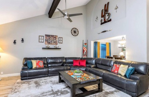 Dobson Ranch House | Rusty Spur by BlueBarrel Homes 4/2.5, Slp 10