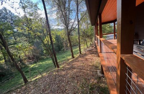 Burnsville House | Ruth's Place Tiny Home Retreat 1 mile to town