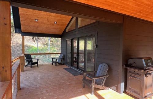 Burnsville House | Ruth's Place Tiny Home Retreat 1 mile to town