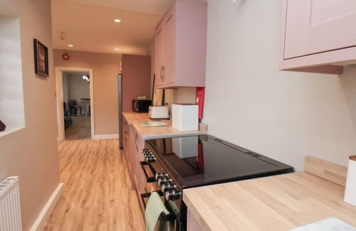 Muston Cottage | RUTLAND GRANGE, pet friendly, country holiday cottage in Filey