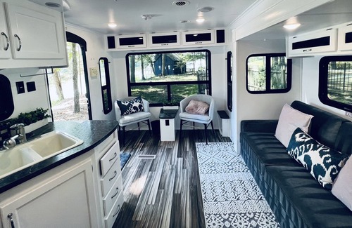 Queenstown House | RV Cinderella Suite, on over 2000 ft. of shoreline
