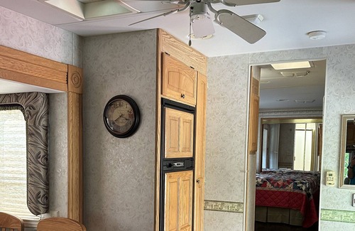 Warrensburg House | RV close to University of Central Missouri and Whiteman Air Force Base