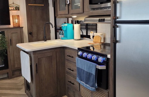 Eatonville House | RV Glamping in the Heart of Downtown Eatonville with a Mountain View